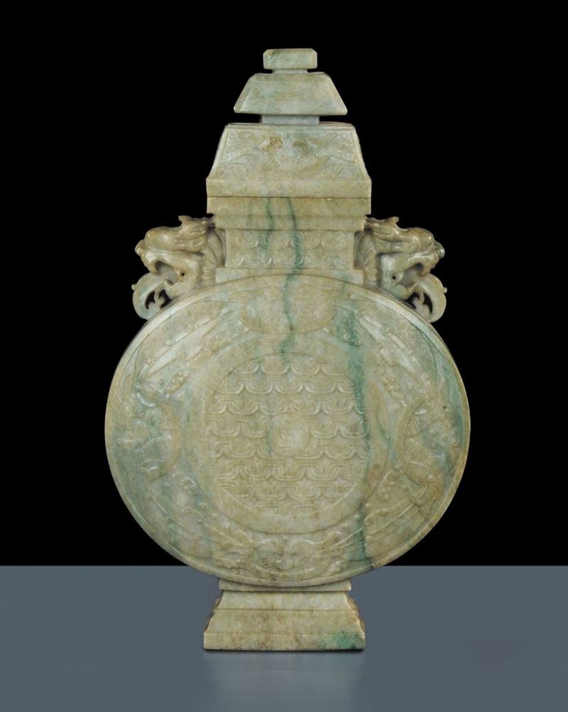 Vaso in giadeite con coperchio, periodo Ming, fine XVIII secolo  - Auction Oriental Art - Cambi Casa d'Aste