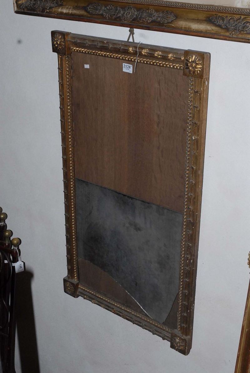 Specchiera in legno dorato ed intagliato, XIX secolo  - Asta Antiquariato, Argenti e Dipinti Antichi - Cambi Casa d'Aste