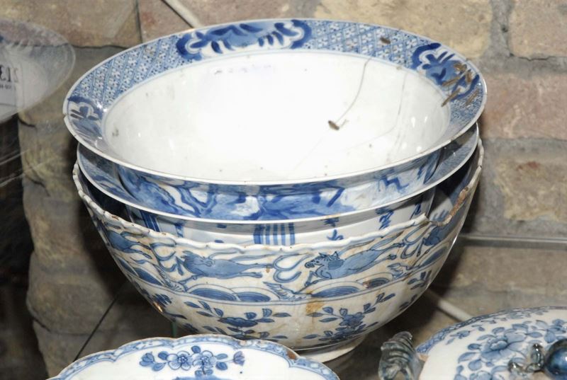Lotto composto da tre bowles in porcellana, Cina XVIII secolo  - Auction Oriental Art - Cambi Casa d'Aste