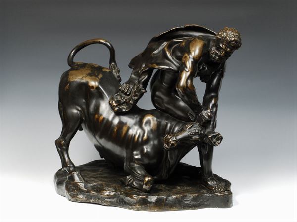 Gruppo in bronzo patinato raffigurante Ercole e il toro