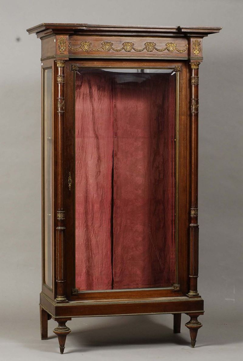 Vetrinetta umbertina in mogano, inizio XX secolo  - Auction Old Paintings and Furnitures - Cambi Casa d'Aste