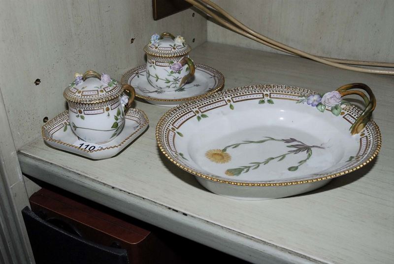 Vassoietto e due tazzine in porcellana di Copenhagen  - Asta Antiquariato e Dipinti Antichi - Cambi Casa d'Aste