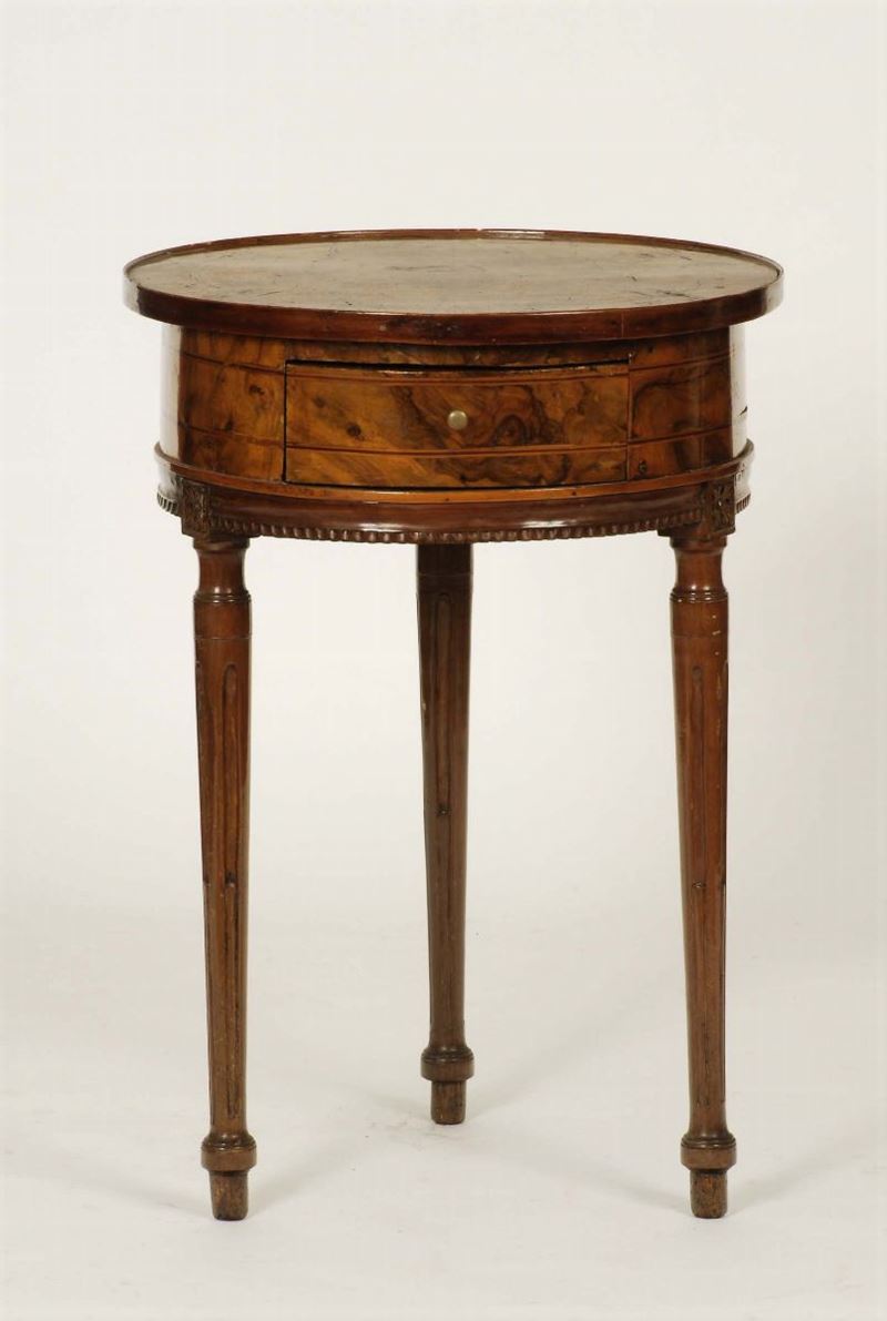 Tavolino da centro in stile Luigi XVI circolare, XIX secolo  - Asta Asta OnLine 06-2012 - Cambi Casa d'Aste