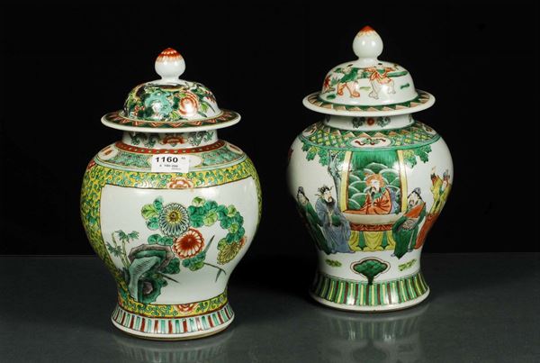 Coppia di potiches in porcellana, Cina fine XIX secolo