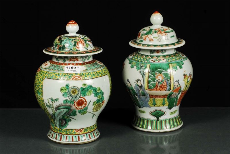 Coppia di potiches in porcellana, Cina fine XIX secolo  - Asta Arte Orientale - Cambi Casa d'Aste