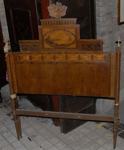 Lettino da Campo Pieghevole in Legno e Metallo Dorato, XIX Secolo