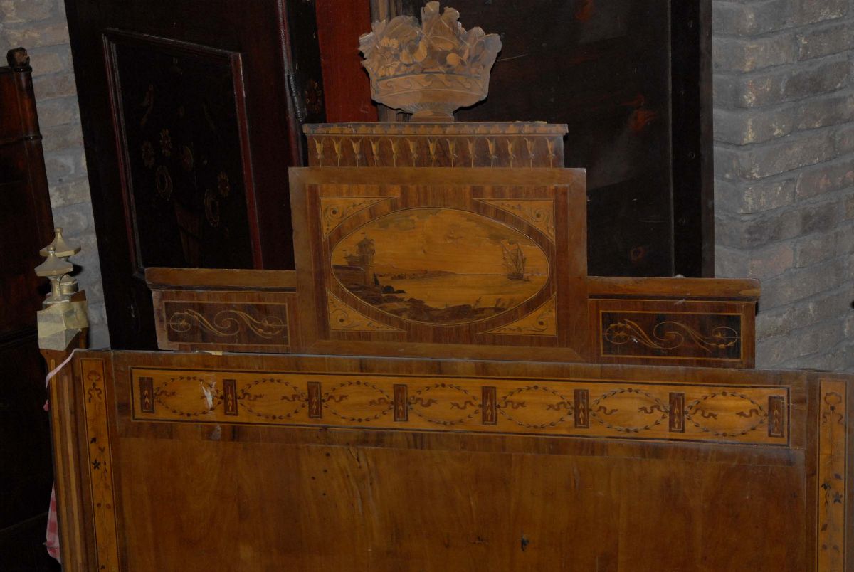 Lettino da Campo Pieghevole in Legno e Metallo Dorato, XIX Secolo