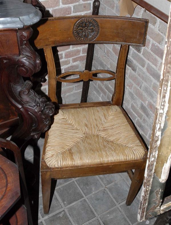 Sedia in noce con ricamo in paglia, XIX secolo