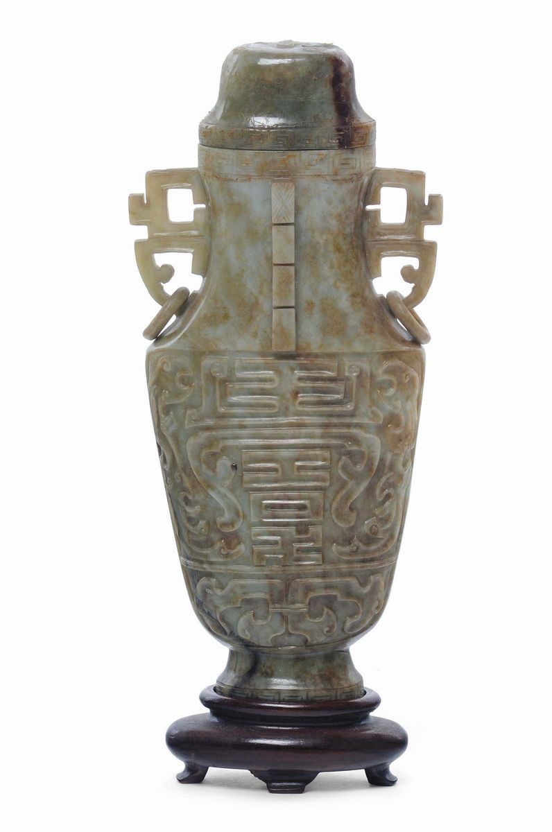 Vaso in giada a due manici, Cina XIX secolo  - Asta Antiquariato e Dipinti Antichi - Cambi Casa d'Aste