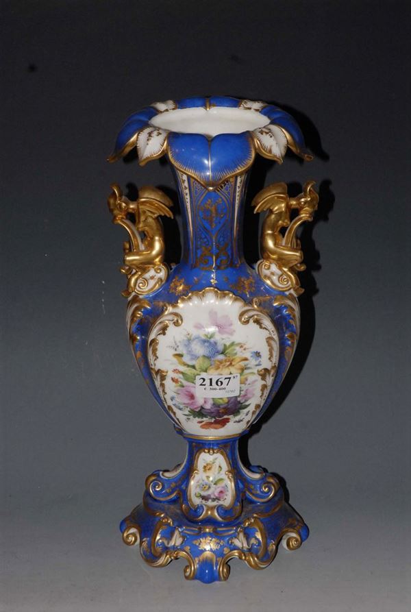 Vaso Luigi Filippo in porcellana policroma a fondo blu e oro, XIX secolo
