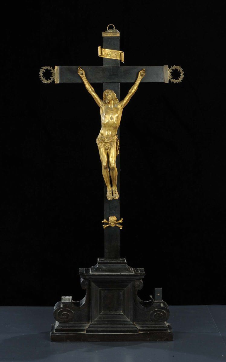 Crocifisso in bronzo dorato, XIX secolo  - Asta Antiquariato e Dipinti Antichi - Cambi Casa d'Aste