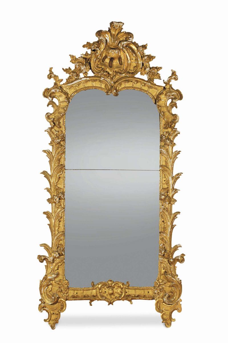 Specchiera Luigi XIV riccamente intagliata e dorata con volute ed elementi fogliacei, Roma, XVIII secolo  - Asta Antiquariato, Argenti e Dipinti Antichi - Cambi Casa d'Aste