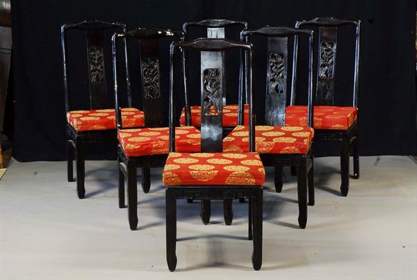 Sei sedie in legno ebanizzato e intagliato, Cina XIX secolo