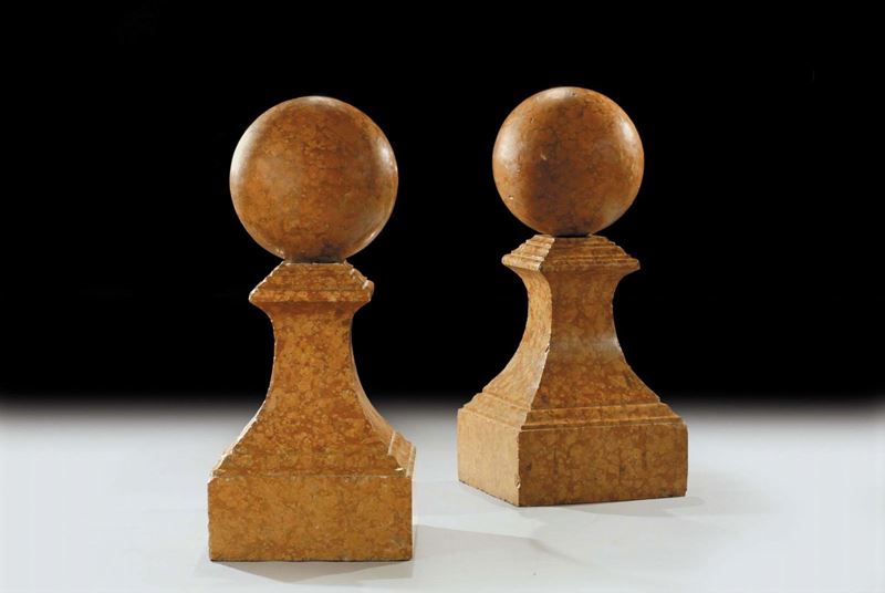 Coppia di pilastri in marmo rosa di Verona, XVIII secolo  - Auction Antiquariato e Dipinti Antichi - Cambi Casa d'Aste