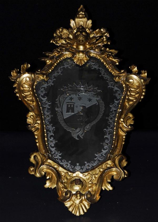 Specchierina Luigi XV in legno dorato dal profilo sagomato, Veneto XVIII secolo,