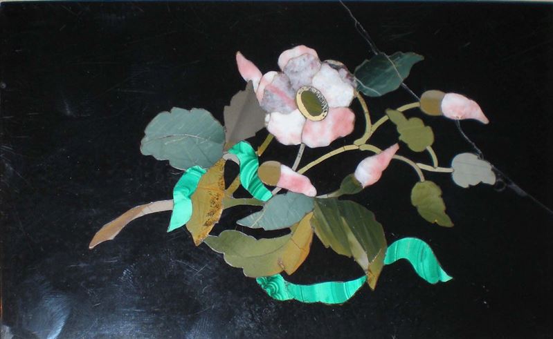 Placca in marmo con intarsi in pietre dure, XIX secolo  - Asta Antiquariato e Dipinti Antichi - Cambi Casa d'Aste