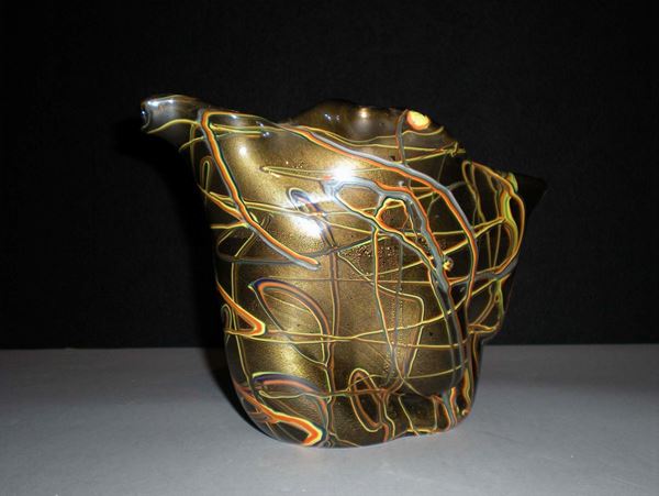 Vaso a fazzoletto in vetro nero con inclusioni multicolori, Murano