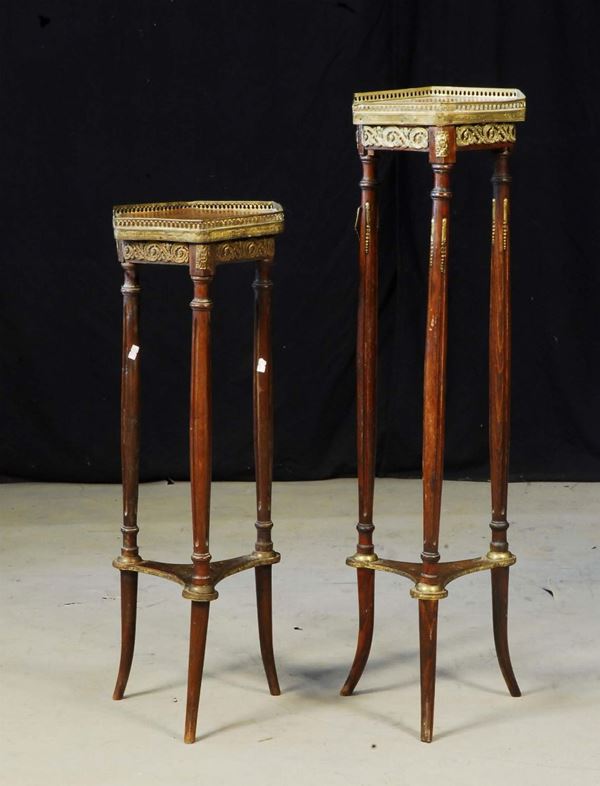 Due gueridon diversi, XX secolo