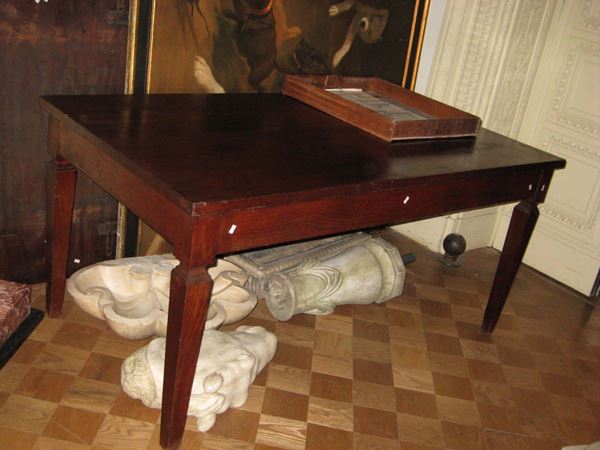 Grande tavolo a due cassetti in stile Luigi XVI