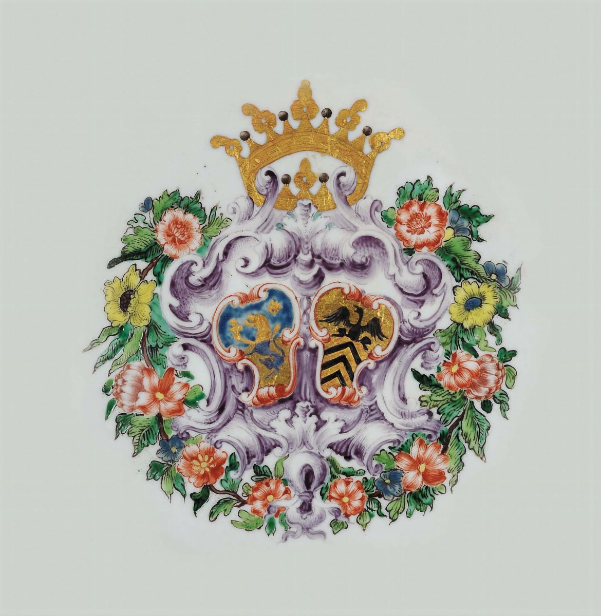 Insieme di Tre Piatti in Porcellana Conprofilo Mosso, 1750 Circa