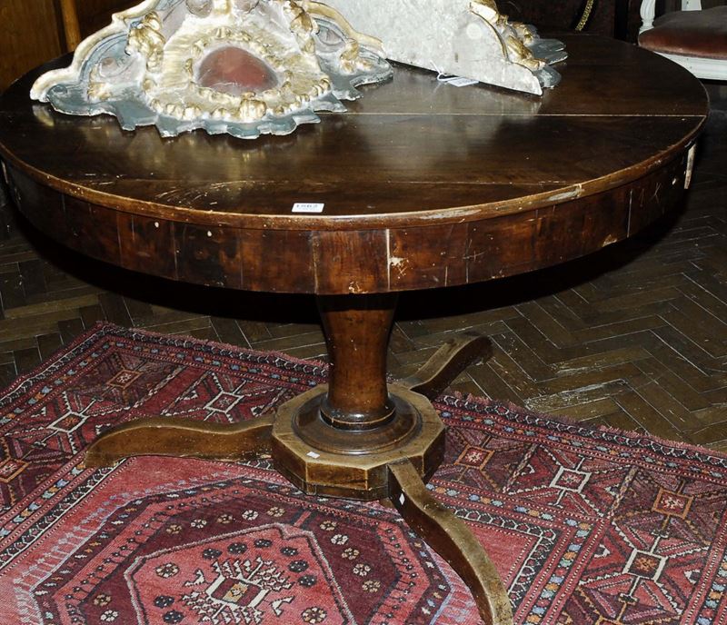 Tavolo rotondo in noce, XIX secolo  - Auction OnLine Auction 10-2012 - Cambi Casa d'Aste