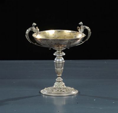 Alzatina in Argento con Manici a Foggia di Figure Alate, XIX Secolo