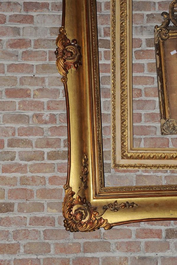 Cornice dorata con angoli in gesso, XIX secolo