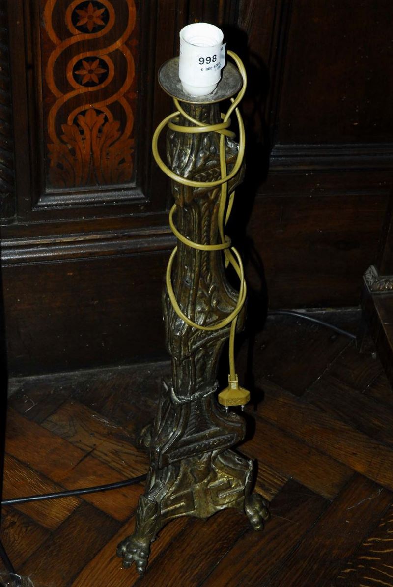 Coppia di candelieri in rame sbalzato, Lombardia XVI secolo  - Asta Asta OnLine 02-2012 - Cambi Casa d'Aste