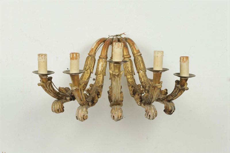 Braccio a cinque luci in legno intagliato, XVIII secolo  - Asta Antiquariato, Argenti e Dipinti Antichi - Cambi Casa d'Aste