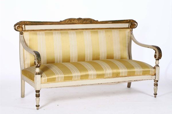 Salotto Carlo X laccato e dorato composto da divano e due poltrone, XIX secolo