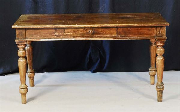 Tavolo in legno dolce con gambe tornite, XIX secolo