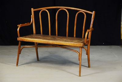 Lotto Misto di Sedie Tipo Thonet e un Divano
