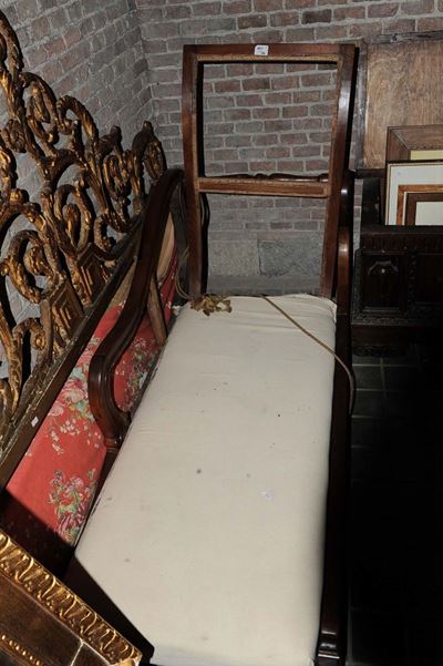 Dormeuse Reclinabile in Noce Intagliato, XIX Secolo