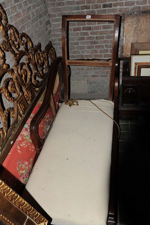 Dormeuse reclinabile in noce intagliato, XIX secolo