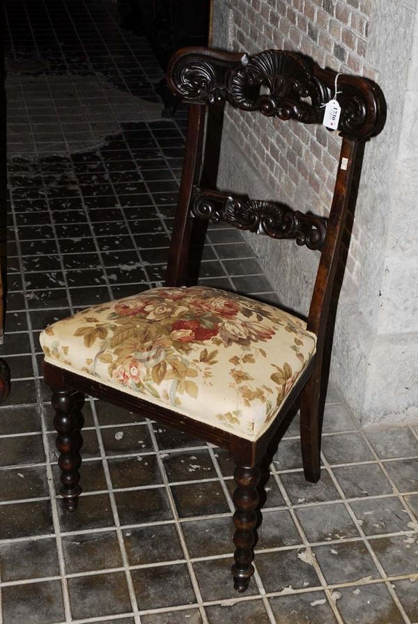 Coppia di sedie in legno con seduta imbottita, XX secolo