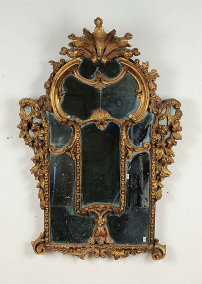 Specchiera Luigi XIV in Legno Riccamente Intagliato e Dorato, XVIII Secolo