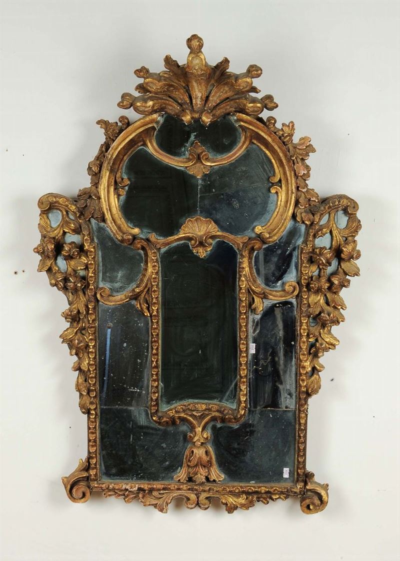 Specchiera Luigi XIV in legno riccamente intagliato e dorato, XVIII secolo  - Asta Antiquariato e Dipinti Antichi - Cambi Casa d'Aste