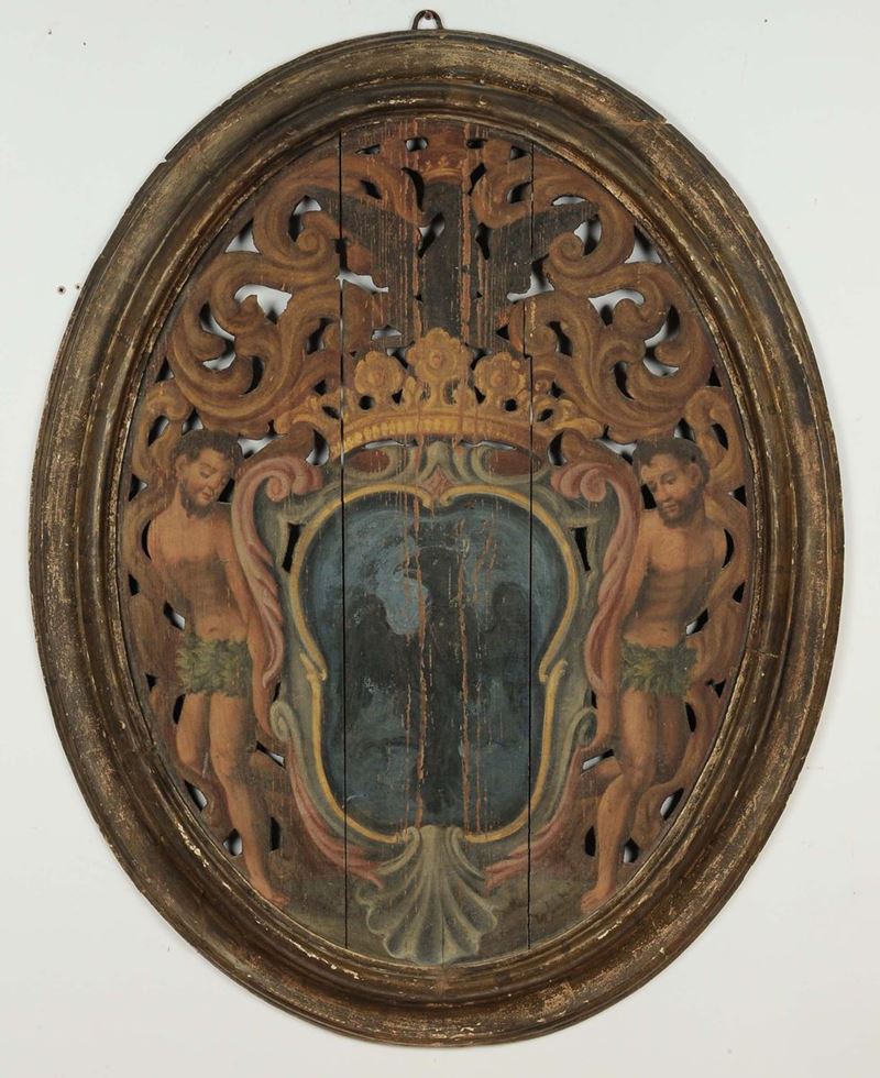 Stemma gentilizio dipinto in policromia  su pannello traforato, XVIII secolo  - Auction Antiquariato, Argenti e Dipinti Antichi - Cambi Casa d'Aste