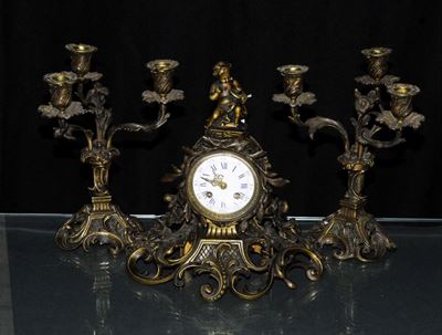 Trittico Composto da Orologio e Due Candelieri in Bronzo