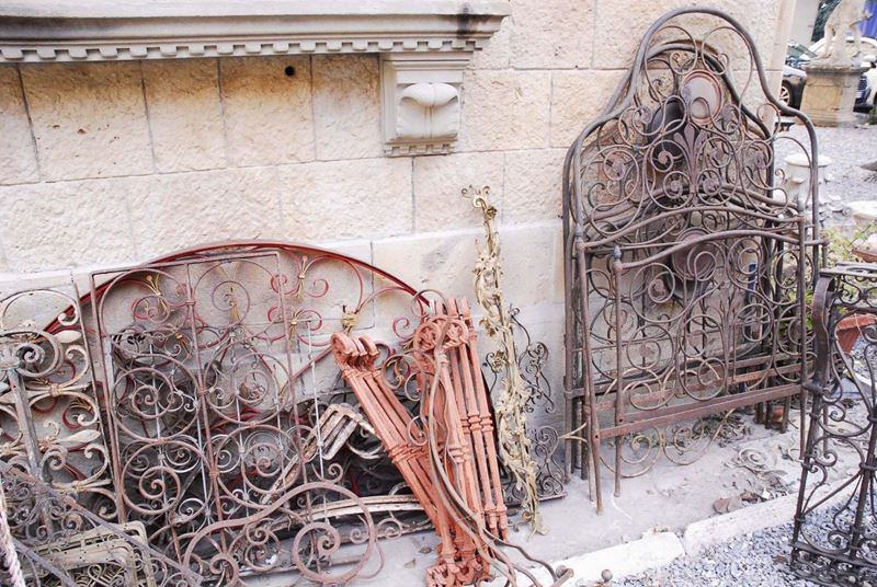 Due letti in ferro, XIX secolo  - Asta Antiquariato e Dipinti Antichi - Cambi Casa d'Aste