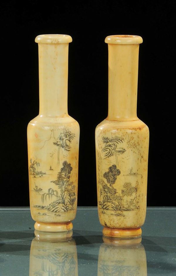 Coppia di bottigliette in osso, Cina XX secolo