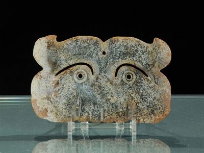 Pendente Arcaico in Giada Traforata, Cina Epoca della Cultura di Hongshan