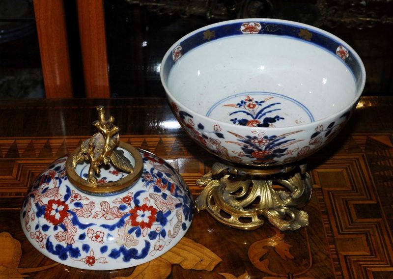 Alzata in porcellana dipinta in policromia, Cina XIX secolo  - Asta Arte Orientale - Cambi Casa d'Aste