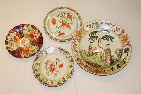 Quattro piatti diversi in porcellana, Cina XVIII-XIX secolo