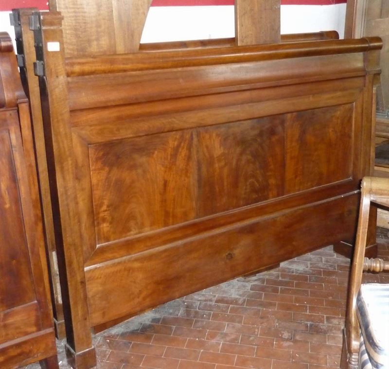 Letto Impero in noce, XIX secolo  - Asta Antiquariato e Dipinti Antichi - Cambi Casa d'Aste