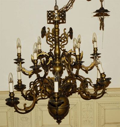 Lampadario a Dodici Luci in Bronzo Tipo Fiammingo