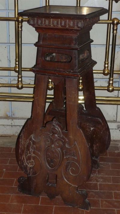 Trespolo in Noce Intagliato, Italia Centrale Fine XIX Secolo
