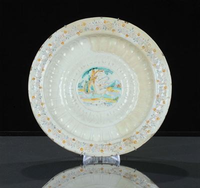 Piatto in Maiolica a Decoro Compendiario, Italia Centrale XVII Secolo