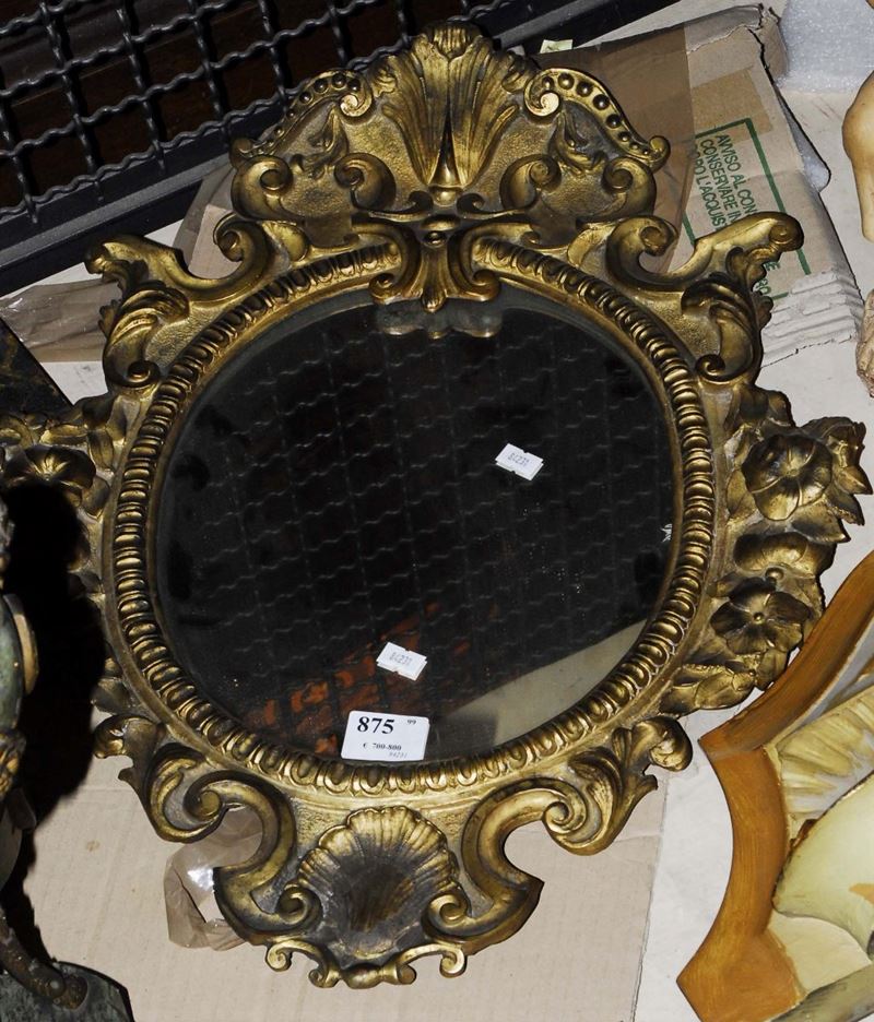 Specchiera ovale in rame sbalzato e dorato, Roma fine XVIII secolo  - Asta Asta OnLine 03-2012 - Cambi Casa d'Aste