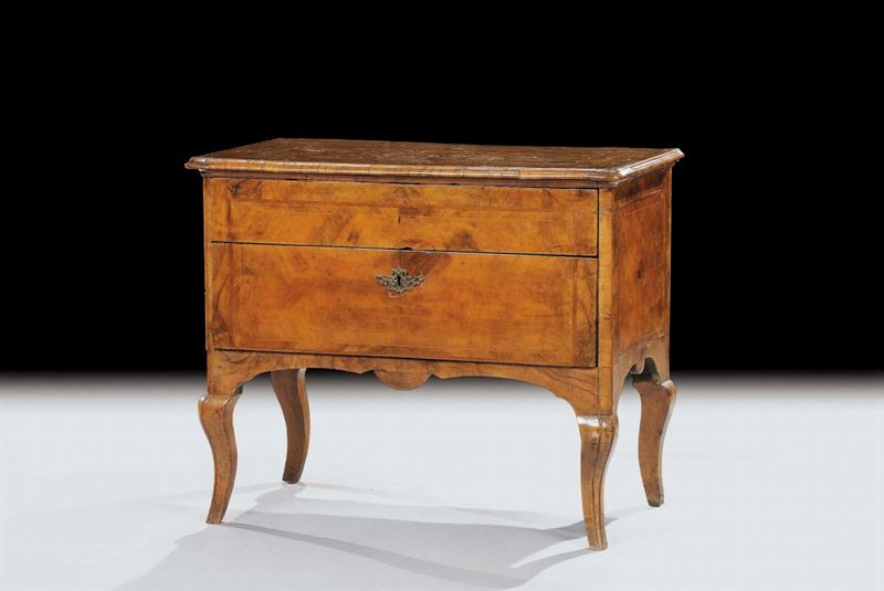 Comoncino lastronato e filettato in noce e radica di noce, Stato Pontificio XVIII secolo  - Auction OnLine Auction 10-2012 - Cambi Casa d'Aste